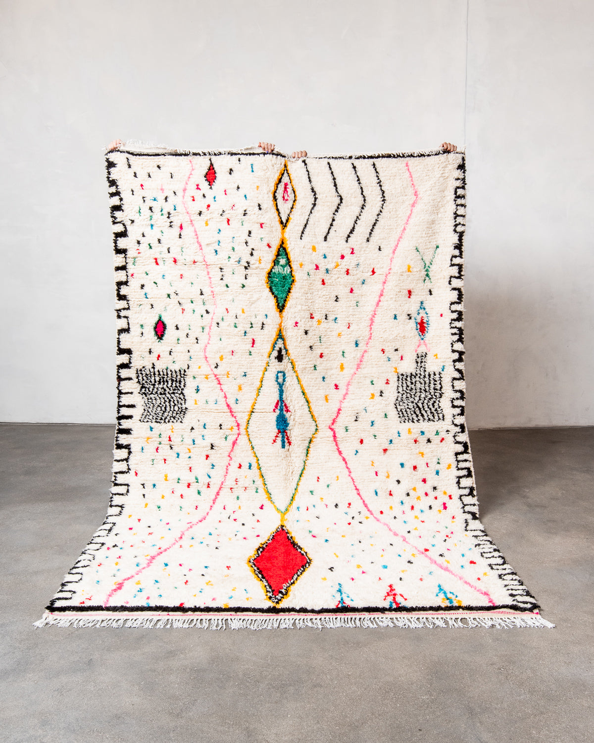 Modern designer handcrafted Berber rug from Morocco. Azilal rug with beautiful colors and patterns. Made of sheep’s wool and colourful cotton.